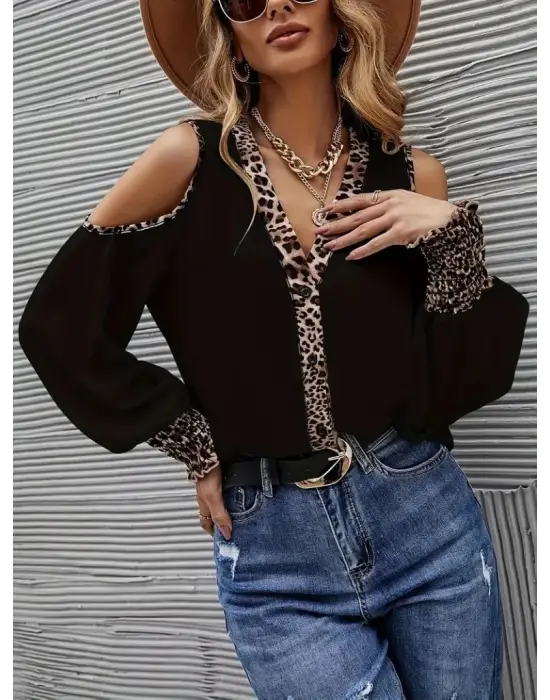 Kadın Omuzlardan Açık Yakalı önden Düğmeli Leopar Detaylı Sandy Bluz