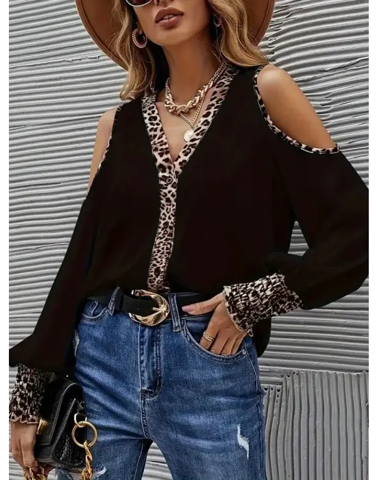 Kadın Omuzlardan Açık Yakalı önden Düğmeli Leopar Detaylı Sandy Bluz
