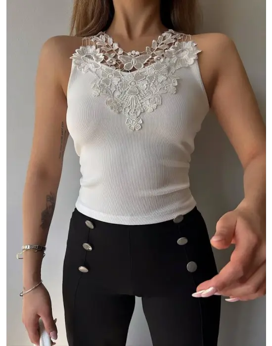 Omarı Yumuşak Dantel Detaylı Kadın Bluz