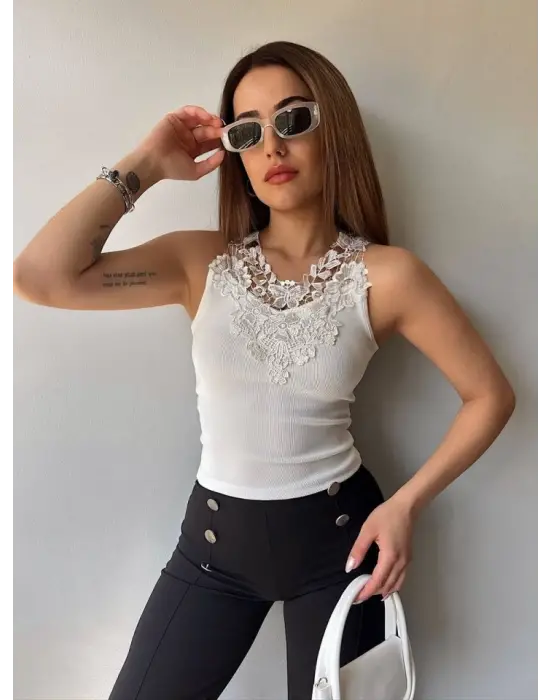 Omarı Yumuşak Dantel Detaylı Kadın Bluz