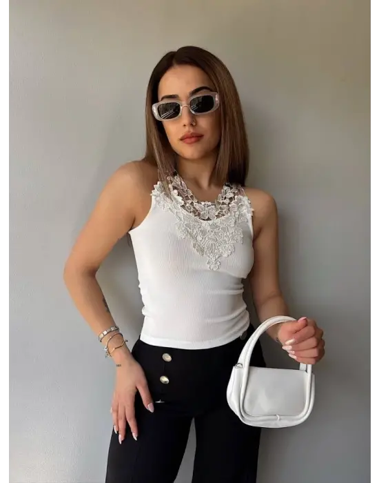 Omarı Yumuşak Dantel Detaylı Kadın Bluz