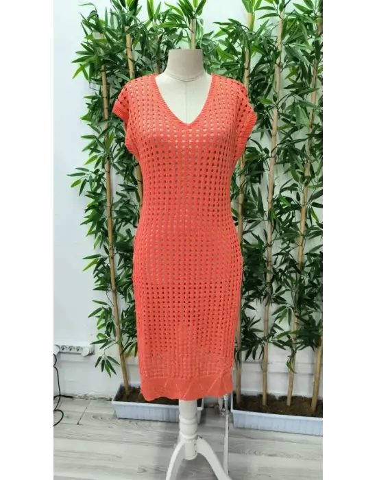 Omarı Derin Yırtmaçlı Midi Boy Triko Elbise