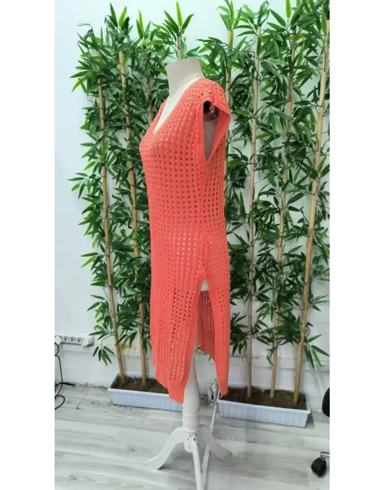 Omarı Derin Yırtmaçlı Midi Boy Triko Elbise