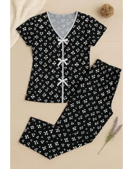 Kadın Siyah Beyaz Kalp Desenli Fiyonklu Kısa Kollu Pijama Takımı