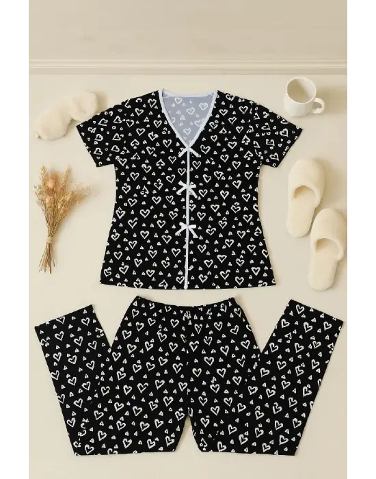 Kadın Siyah Beyaz Kalp Desenli Fiyonklu Kısa Kollu Pijama Takımı
