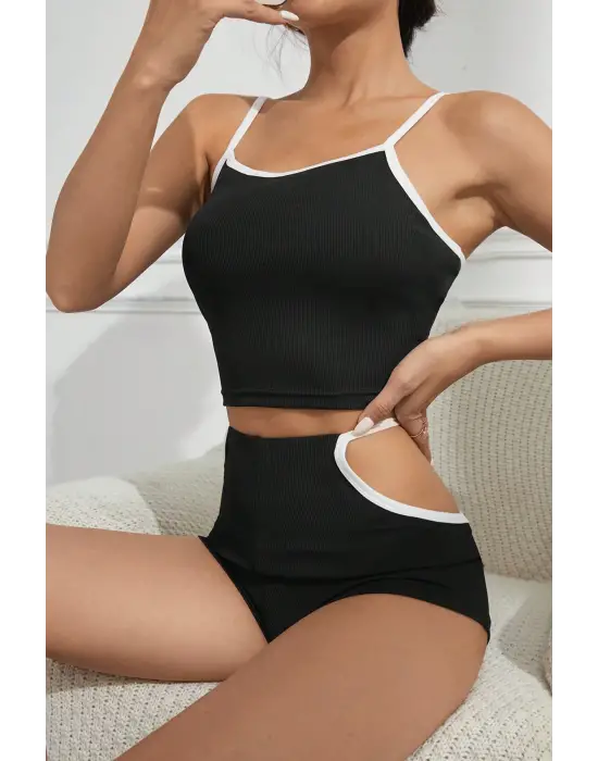 Omarı Modern ve Şık Siyah Beyaz Cut-Out Detaylı Gecelik Takımı