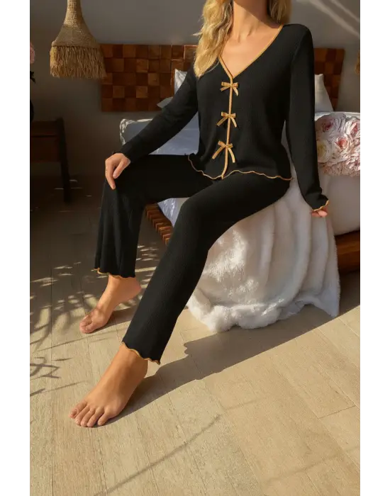 Kadın Siyah Fiyonklu İç Çamaşırı ve Uzun Kollu V Yaka Pijama Takımı 4lü Set