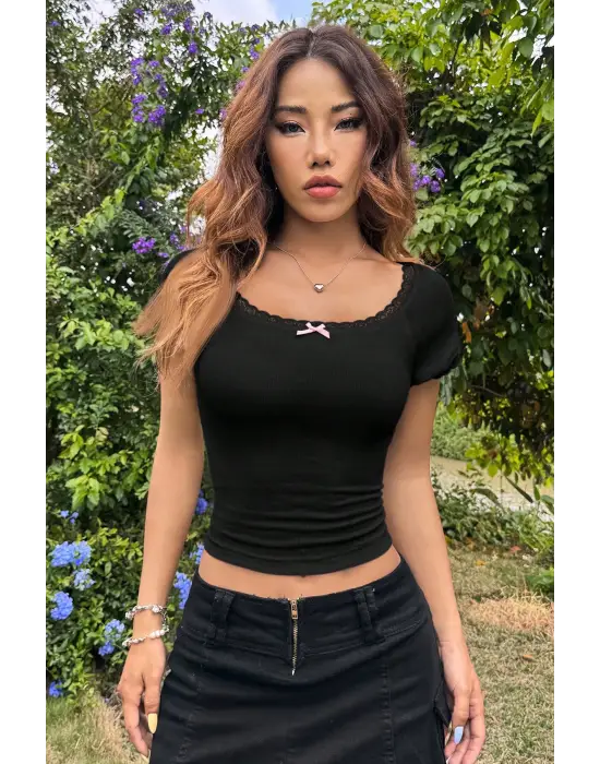 Omarı Dantelli Fiyonklu Kısa Kol Crop Top Bluz