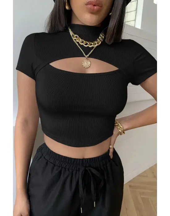 Omarı Siyah Göğüs Dekolteli Yarım Kollu Crop Top Bluz