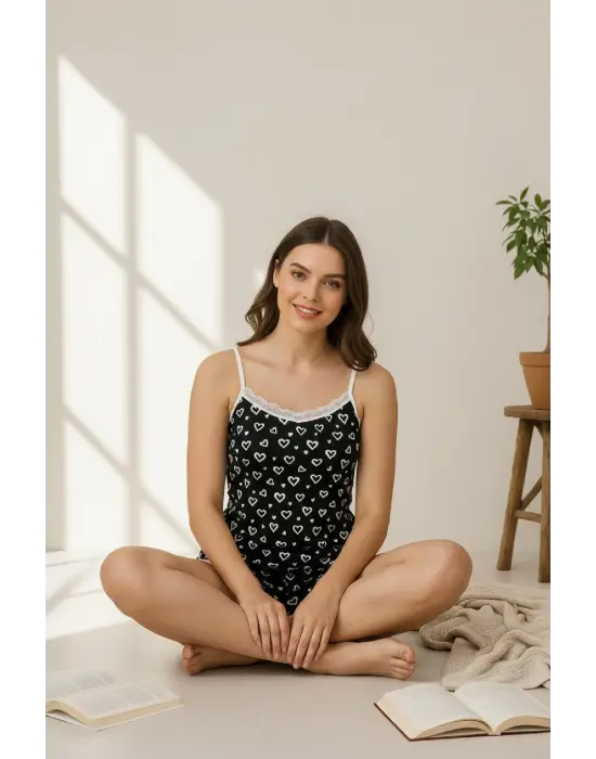 Kadın Siyah Kalp Desenli Askılı Şortlu Dantelli Pijama Takımı