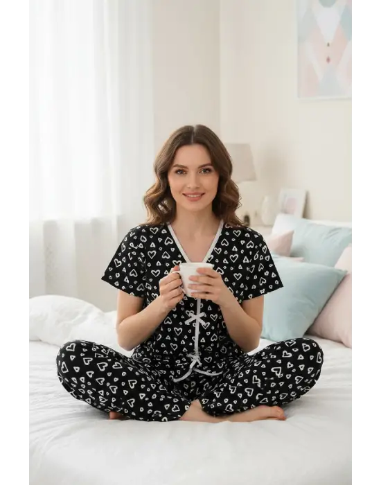 Kadın Siyah Kalp Desenli Fiyonklu Kısa Kollu Uzun Pijama Takımı