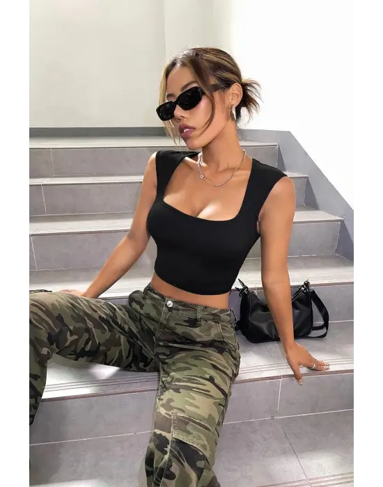 Omarı Kalınlaşan Omuz Detaylı Siyah Crop Top Bluz