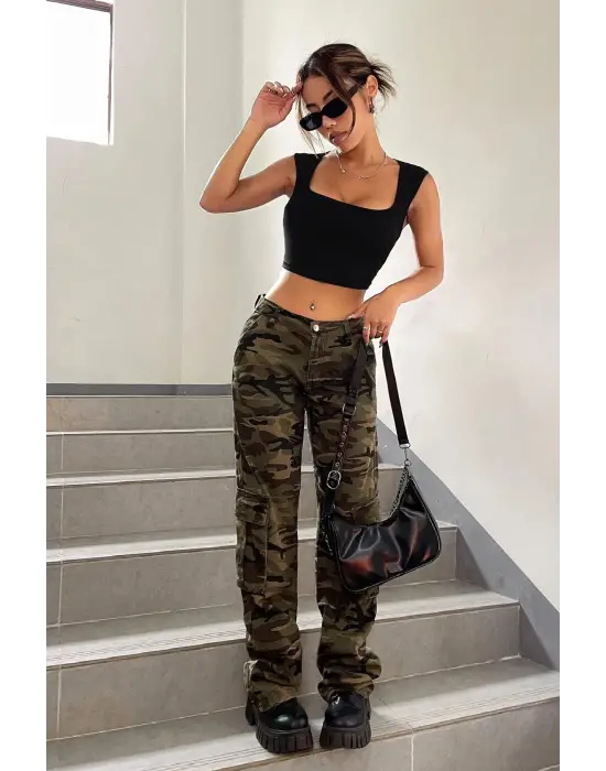 Omarı Kalınlaşan Omuz Detaylı Siyah Crop Top Bluz