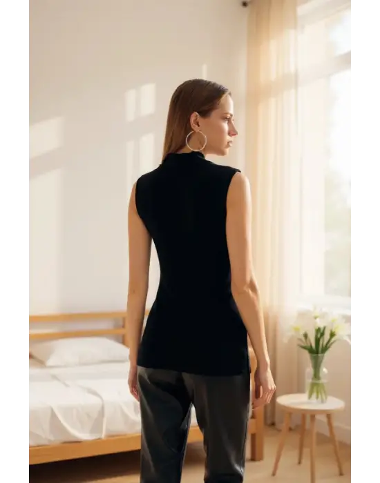 Kadın Siyah Kolsuz Balıkçı Yaka Basic Bluz