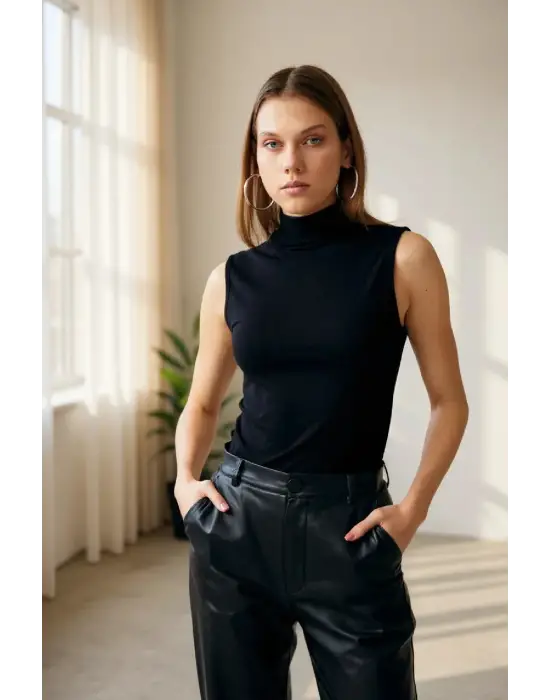 Kadın Siyah Kolsuz Balıkçı Yaka Basic Bluz