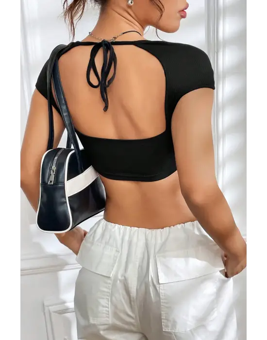 Omarı Siyah Dekolteli Yarım Kol Crop Top Bluz