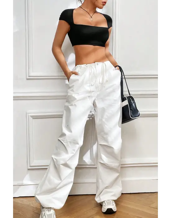 Omarı Siyah Dekolteli Yarım Kol Crop Top Bluz