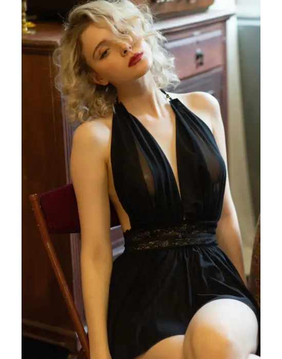 Omarı Şık Dantelli Siyah Sırtı Açık Gecelik Seti