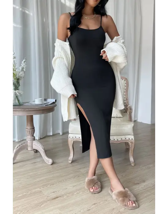 Omarı Siyah Yırtmaçlı Vücudu Saran Kadın Gecelik