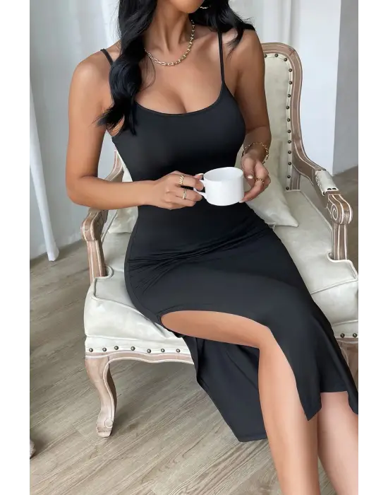 Omarı Siyah Yırtmaçlı Vücudu Saran Kadın Gecelik