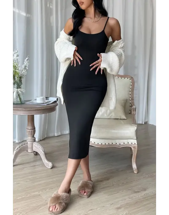 Omarı Siyah Yırtmaçlı Vücudu Saran Kadın Gecelik