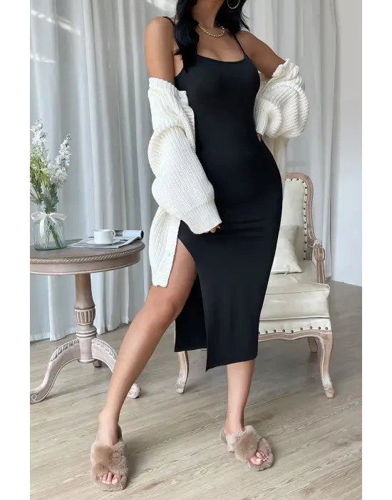 Omarı Siyah Yırtmaçlı Vücudu Saran Kadın Gecelik