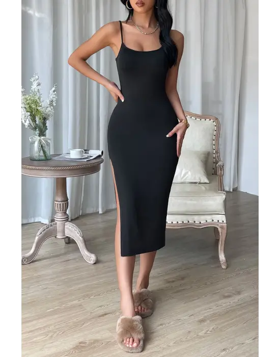 Omarı Siyah Yırtmaçlı Vücudu Saran Kadın Gecelik