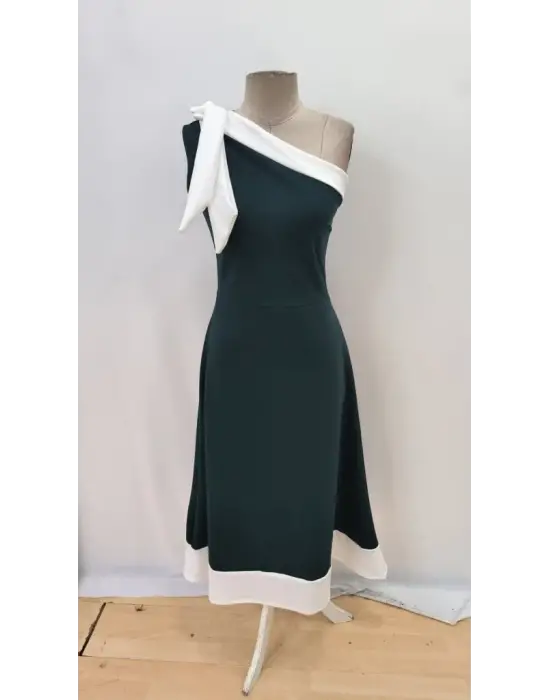Kadın Tek Omuzu Açık Omuzlardan Kurdela Detaylı çift Renkli Ithal Krep Elbise