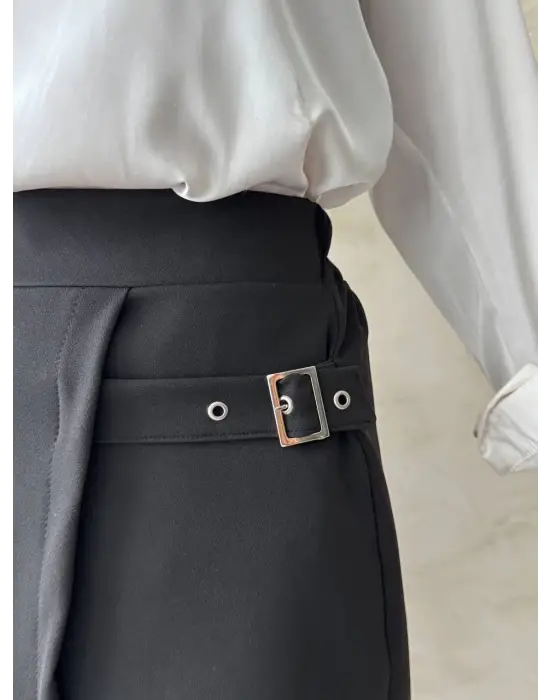 Şık Tokalı Şort Etek