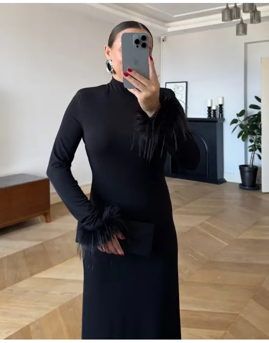 Kadın Uzun Kollu Balıkçı Yaka Kol Ağzı Tüy Detaylı Uzun Krep Elbise