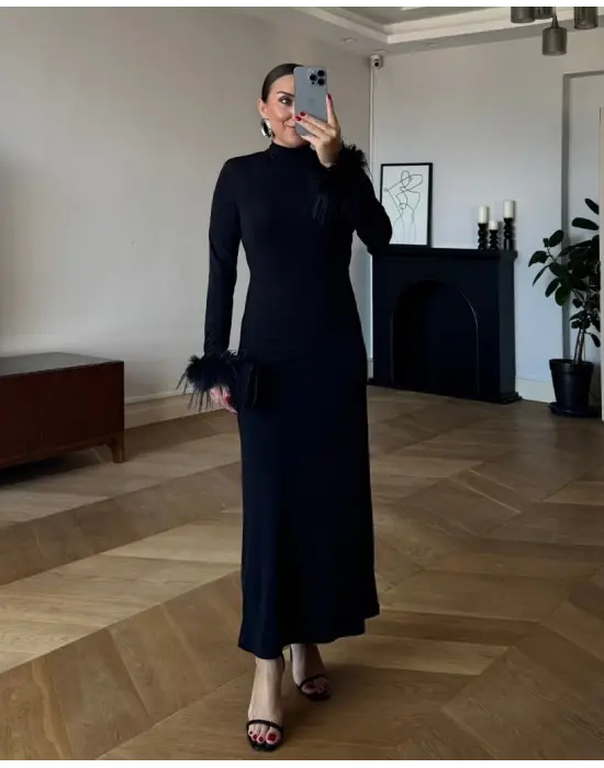 Modern Balıkçı Yaka Tüy Detaylı Krep Elbise