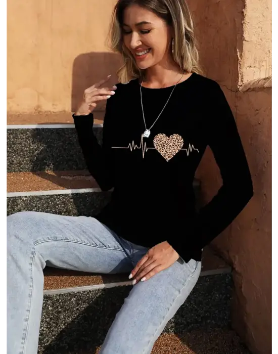Kadın Uzun Kollu Bisiklet Yaka Kalp Desenli Bluz