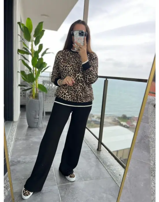 Kadın Uzun Kollu Bisiklet Yaka Leopar Desenli Iki Iplik Bluz Ve Viskon Iki Iplik Pantolon Ikili Takım