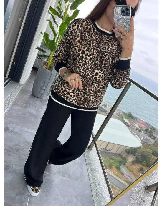 Kadın Uzun Kollu Bisiklet Yaka Leopar Desenli Iki Iplik Bluz Ve Viskon Iki Iplik Pantolon Ikili Takım