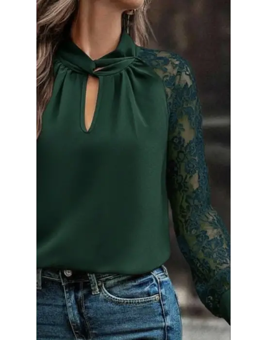 Kadın Uzun Kollu Göğüs Pencere Detay Yaka Boğazlı Kolları Tüllü Sandy Bluz