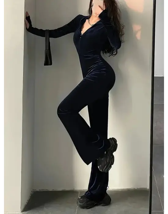 Kadın Uzun Kollu Kapşonlu Fermuarlı Kadife Tulum