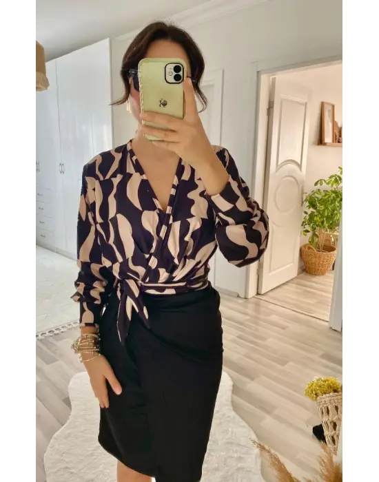 Kadın Uzun Kollu Kruvaze Yaka Dijital Baskılı Fiyonk Detay Atlas Kumaş Elbise