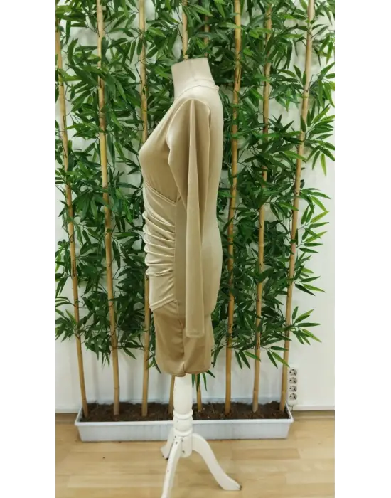 Kadın Uzun Kollu Kruvaze Yaka Kısa Kadife Elbise