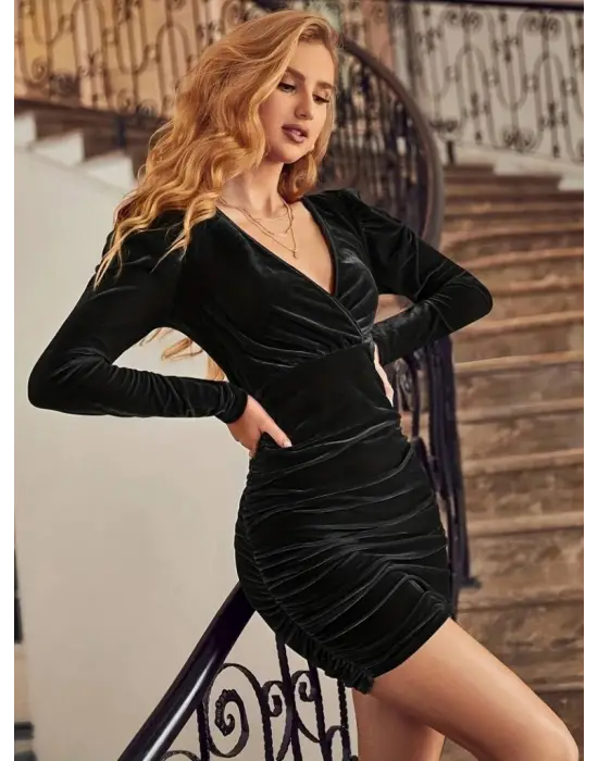 Kadın Uzun Kollu Kruvaze Yaka Yanlardan Büzgülü Kadife Elbise