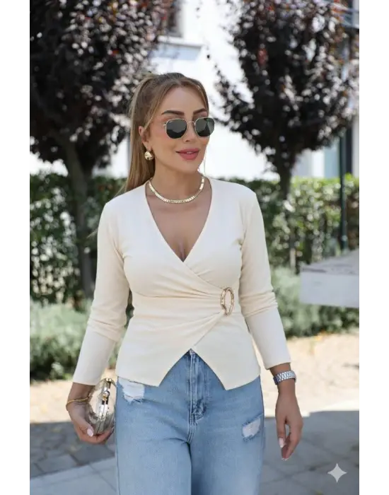 Kadın Uzun Kollu Kruvaze Yakalı Toka Detaylı Viskon Bluz