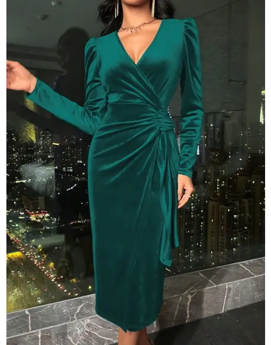 Kadın Uzun Kollu Kruvaze Yakalı Yandan Büzgülü Midi Kadife Elbise