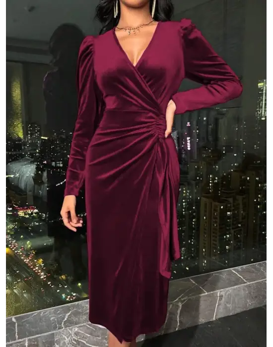 Kadın Uzun Kollu Kruvaze Yakalı Yandan Büzgülü Midi Kadife Elbise