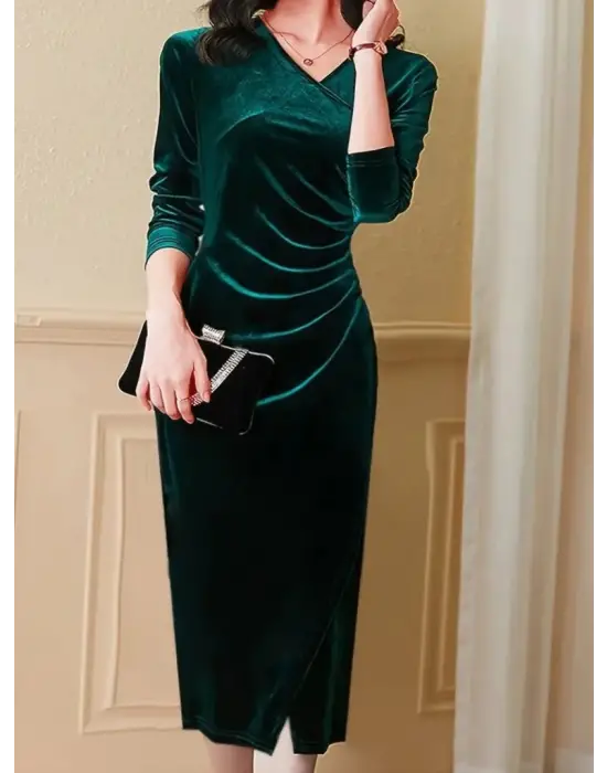 Kadın Uzun Kollu Kruvaze Yakalı Yandan Büzgülü önden çapraz Detaylı Midi Kadife Elbise