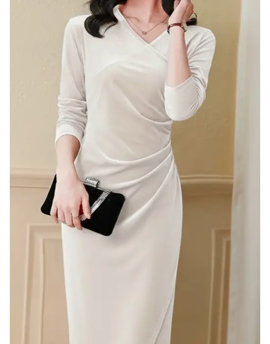 Kadın Uzun Kollu Kruvaze Yakalı Yandan Büzgülü önden çapraz Detaylı Midi Kadife Elbise