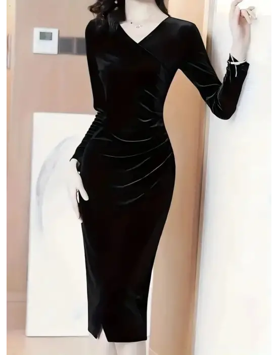 Kadın Uzun Kollu Kruvaze Yakalı Yandan Büzgülü önden çapraz Detaylı Midi Kadife Elbise