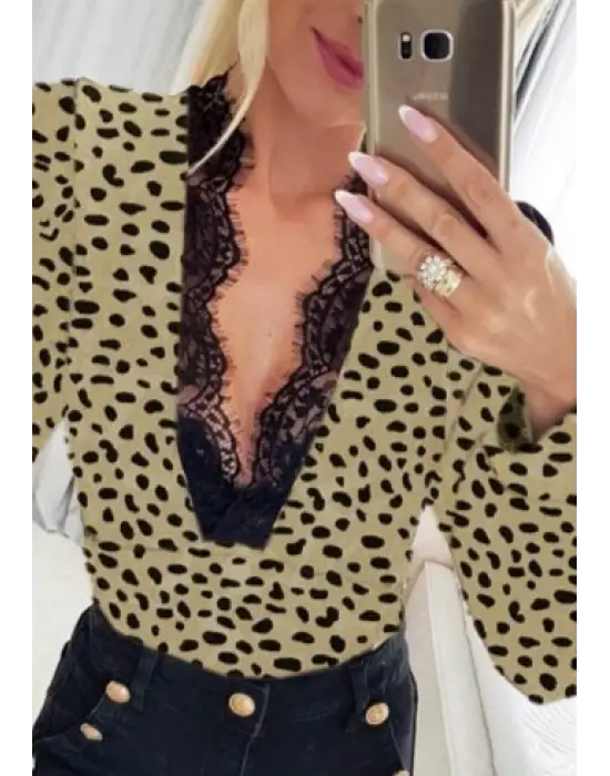 Omarı Derin Dantel Yaka Leopar Desenli Bluz