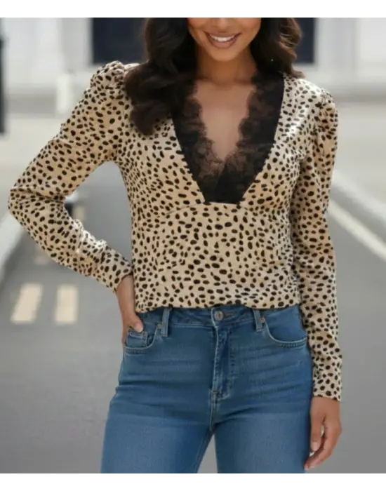 Kadın Uzun Kollu önden Derin Dantel Yaka Leopar Desenli Dalgıç Bluz