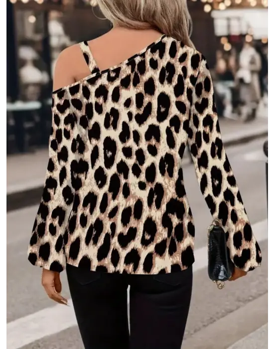 Kadın Uzun Kollu Tek Omuzu Açık Tokalı Leopar Desenli Modal Bluz