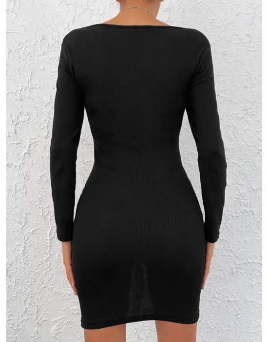 Omarı Şık ve Şık Kadın Elbisesi