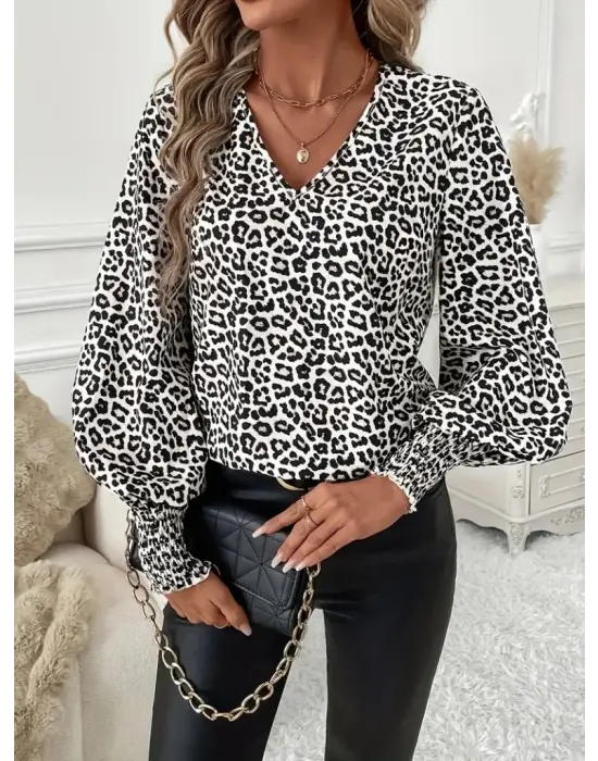 Kadın Uzun Kollu V Yaka Kollar Gipe Detaylı Leopar Desenli Süprem Bluz
